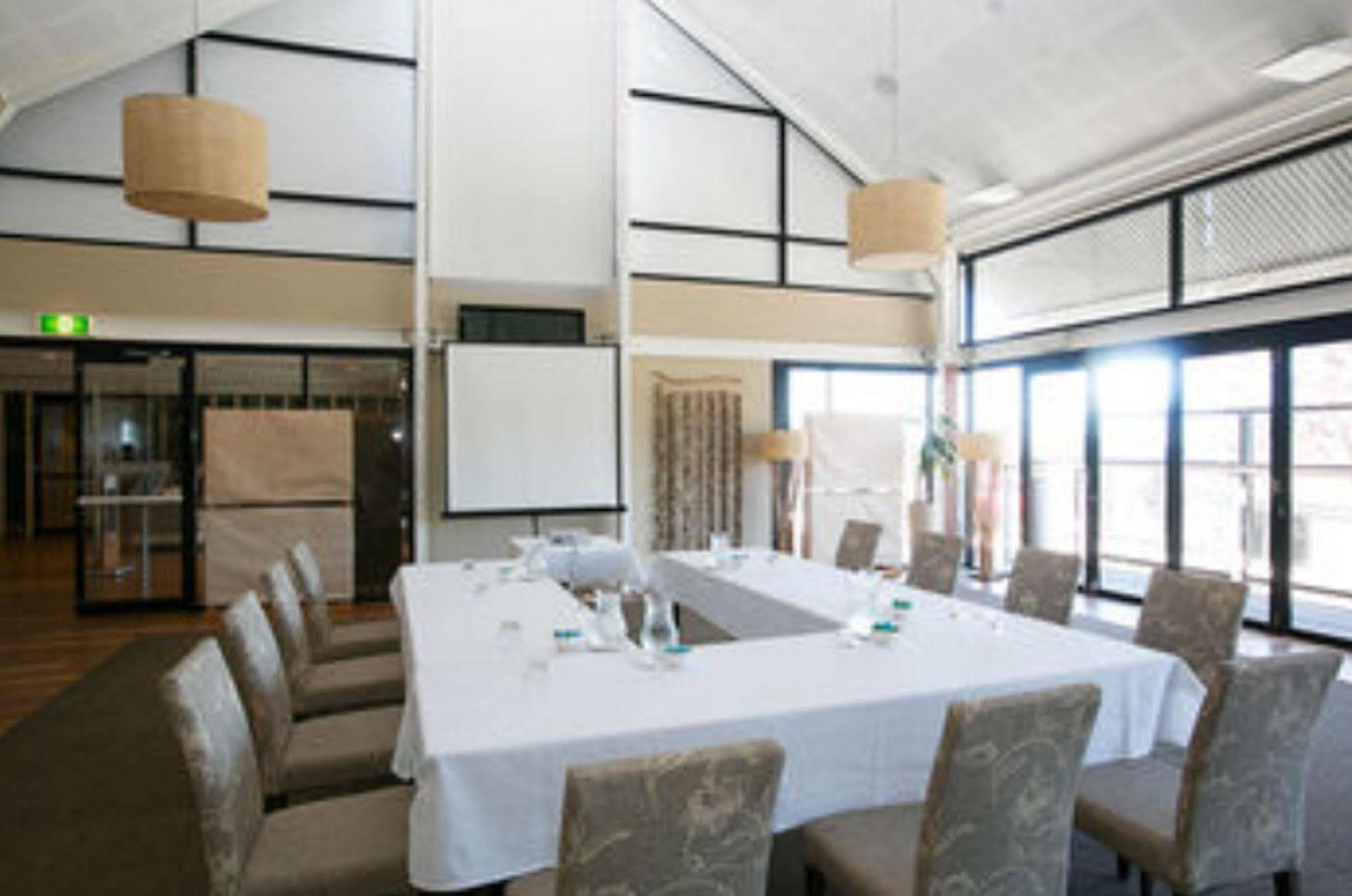 Caves Coastal Bar & Bungalows Caves Beach Buitenkant foto