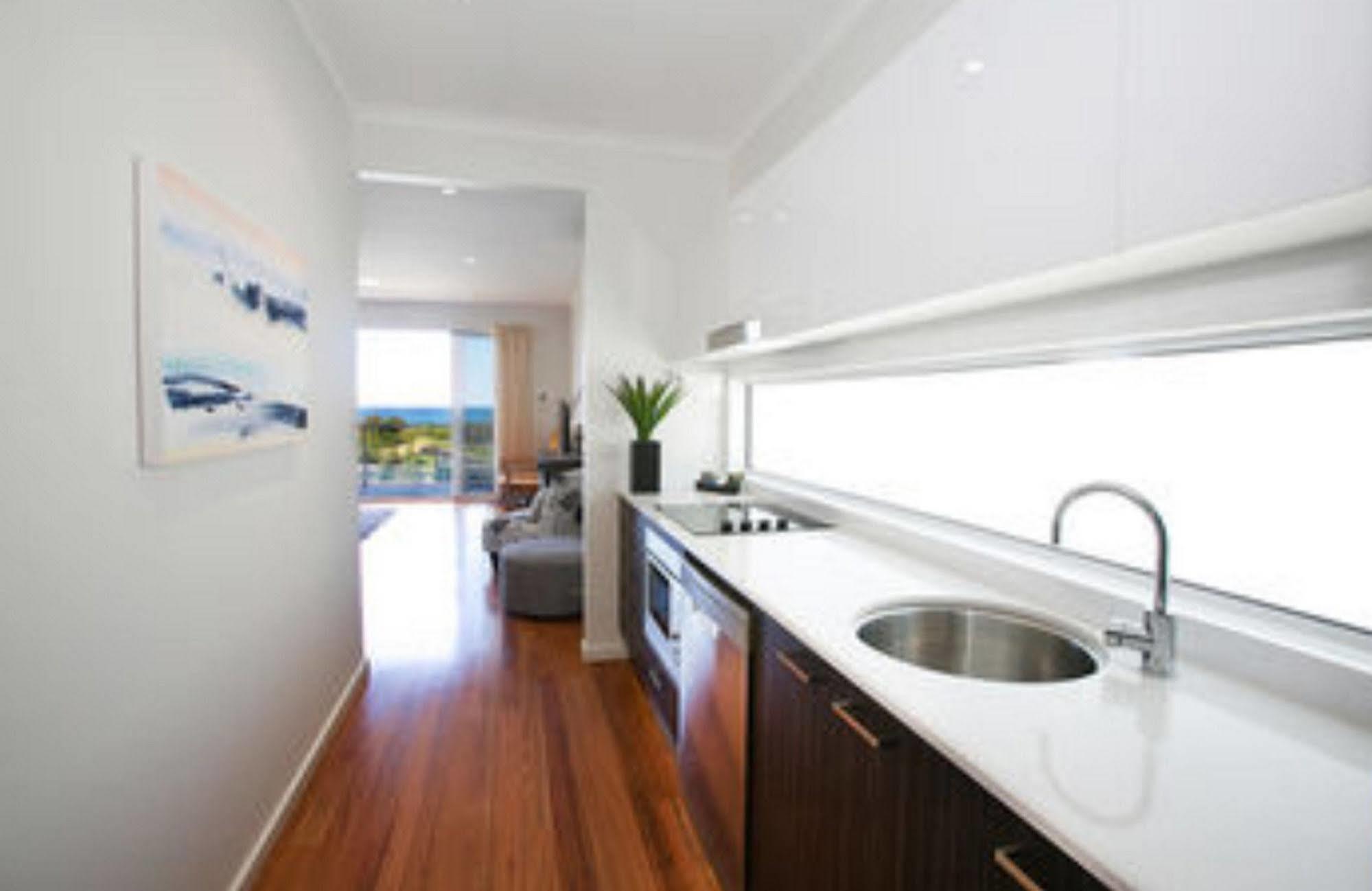 Caves Coastal Bar & Bungalows Caves Beach Buitenkant foto
